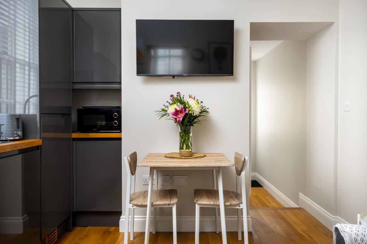 Contemporary Ground Floor Apartment - Town Centre With Parking! Cheltenham Zewnętrze zdjęcie
